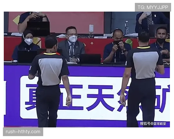 篮球比赛中出现同时出界该如何判定与处理? 篮球比赛中出现同时出界该如何判定与处理?
